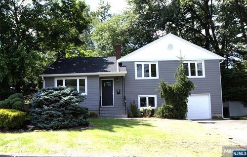 16 Valley Brook Dr, Emerson, NJ, 07630-1027 | Card Image
