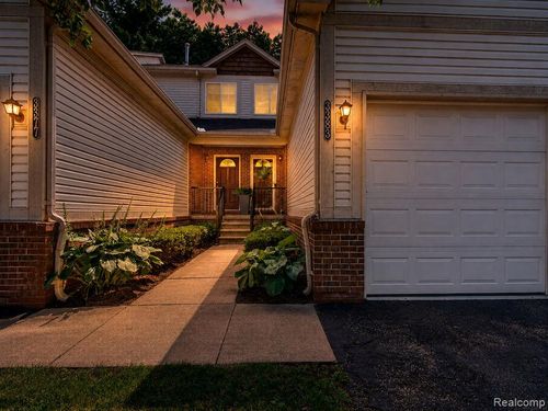 3383 Baldwin Woods Dr, Lake Orion, MI, 48359-2360 | Card Image