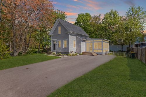 3 Edwards St, Franklin, MA, 02038-1813 | Card Image