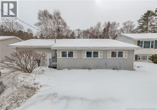 286 Greenwood Dr, Fredericton, NB, E3A7C8 | Card Image