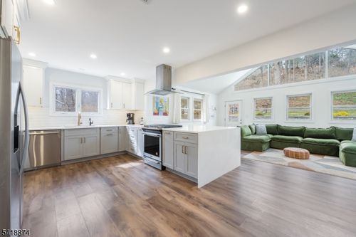 224 Gates Ave, Gillette, NJ, 07933-1710 | Card Image