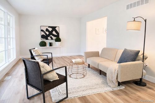 14851 Williamsburg Dr, Riverview, MI, 48193-7703 | Card Image