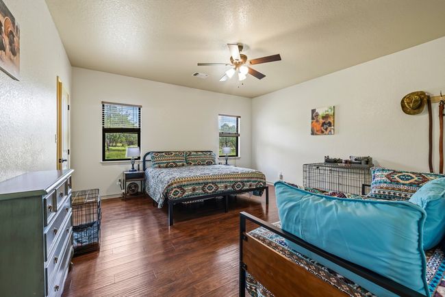 221 Coyote Trl, Home with 2 bedrooms, 2 bathrooms and 2 parking in Harper TX | Image 8