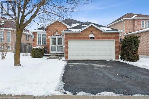 165 Cresthaven Rd, Brampton, ON, L7A1H5 | Card Image