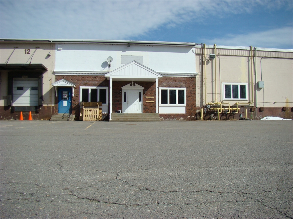 25 Mohawk Dr, Leominster, MA 01453