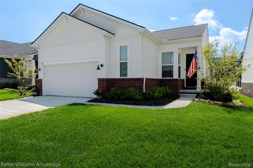 1607 Moss Dr, Milford, MI, 48381-4823 | Card Image