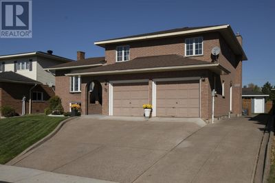 78 Bitonti Cres, Home with 4 bedrooms, 3 bathrooms and null parking in Sault Ste. Marie ON | Image 2