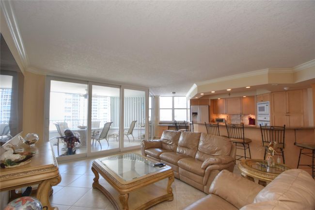 APT-1404 - 1340 S Ocean Blvd, Condo with 2 bedrooms, 2 bathrooms and null parking in Pompano Beach FL | Image 10