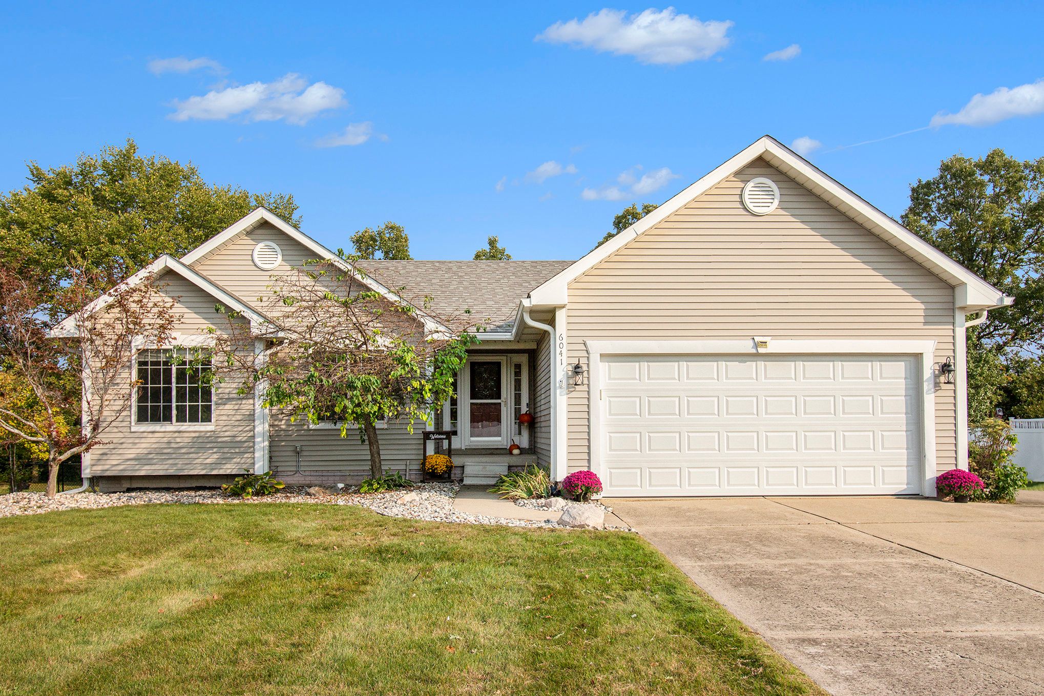 Tree Line Dr, Grand Blanc, MI 48439