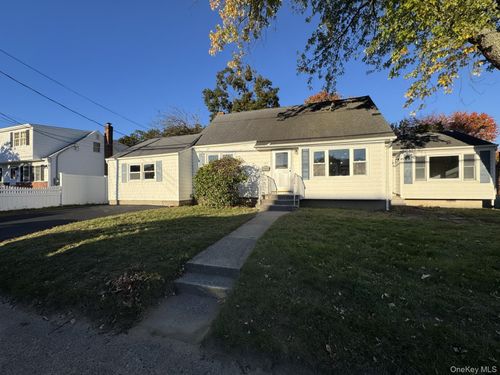 454 N Indiana Ave, Lindenhurst, NY, 11757-3423 | Card Image
