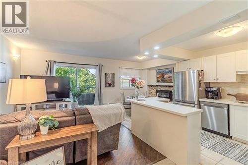 305-648 Grey St, Brantford, ON, N3S4Y3 | Card Image