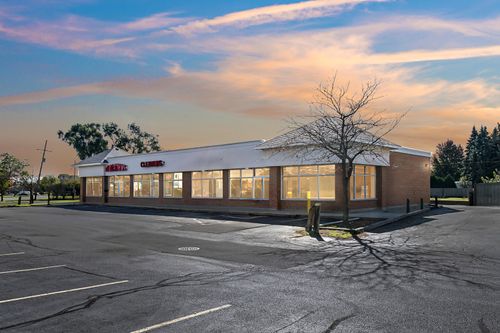 1280 N Il Route 83, Grayslake, IL, 60030-7953 | Card Image