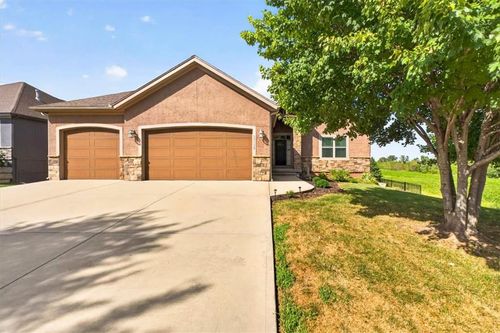 17120 W 197th Pl, Spring Hill, KS, 66083-4564 | Card Image
