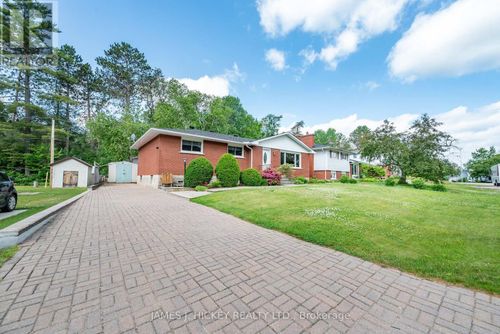 19 Wolfe Ave, Deep River, ON, K0J1P0 | Card Image