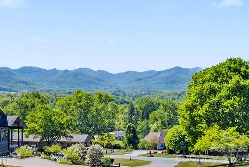 8 Nottingham Dr, Candler, NC, 28715-9418 | Card Image