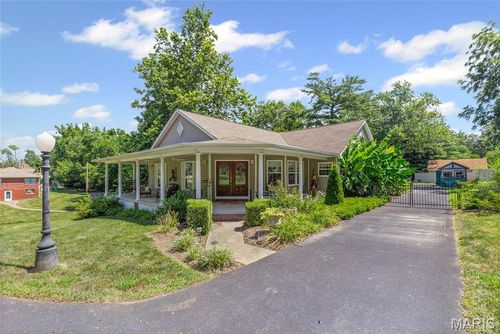 144 S 9th St, East Alton, IL, 62024-1717 | Card Image