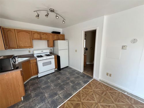 46 Glen Ln, Kings Park, NY, 11754-1304 | Card Image