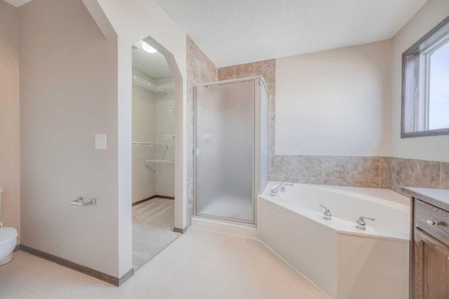 148 Chapman Close Se, Home with 3 bedrooms, 3 bathrooms and 2 parking in Calgary AB | Image 22