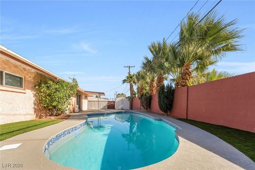 2163 Golden Arrow Dr, Las Vegas, NV, 89169-3220 | Card Image