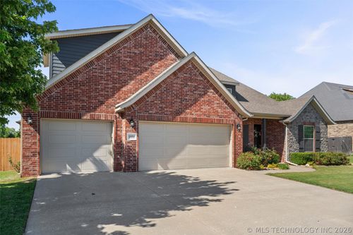 5602 Aspen, Bartlesville, OK, 74006-6988 | Card Image