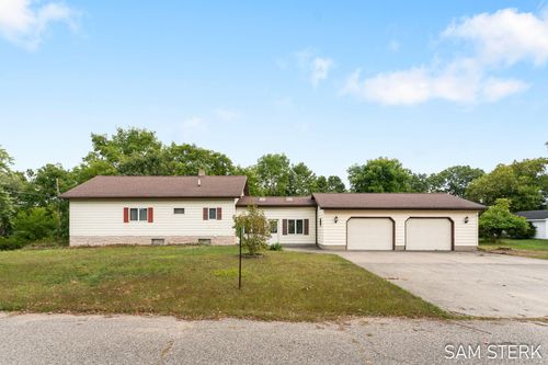 8844 Stebbins St, Montague, MI, 49437-1262 | Card Image