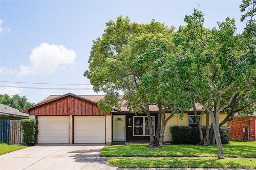 2920 Pine St, Galveston, TX, 77551-1542 | Card Image