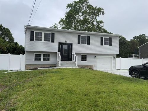 495 Hawkins Rd, Selden, NY, 11784-1941 | Card Image