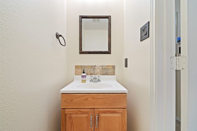 1/2 Bath | Image 21