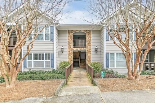 804 Madison Ln Se, Smyrna, GA, 30080-7867 | Card Image