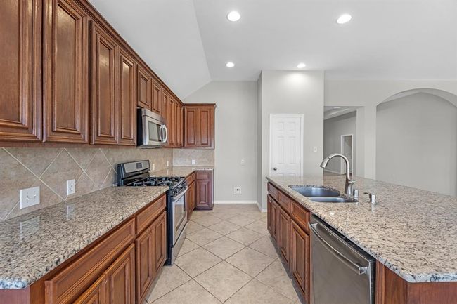 13703 Evening Wind Dr, House other with 4 bedrooms, 3 bathrooms and 2 parking in Pearland TX | Image 11