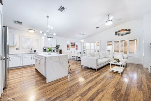 4640 Gracemont Ave, Las Vegas, NV, 89139-8702 | Card Image