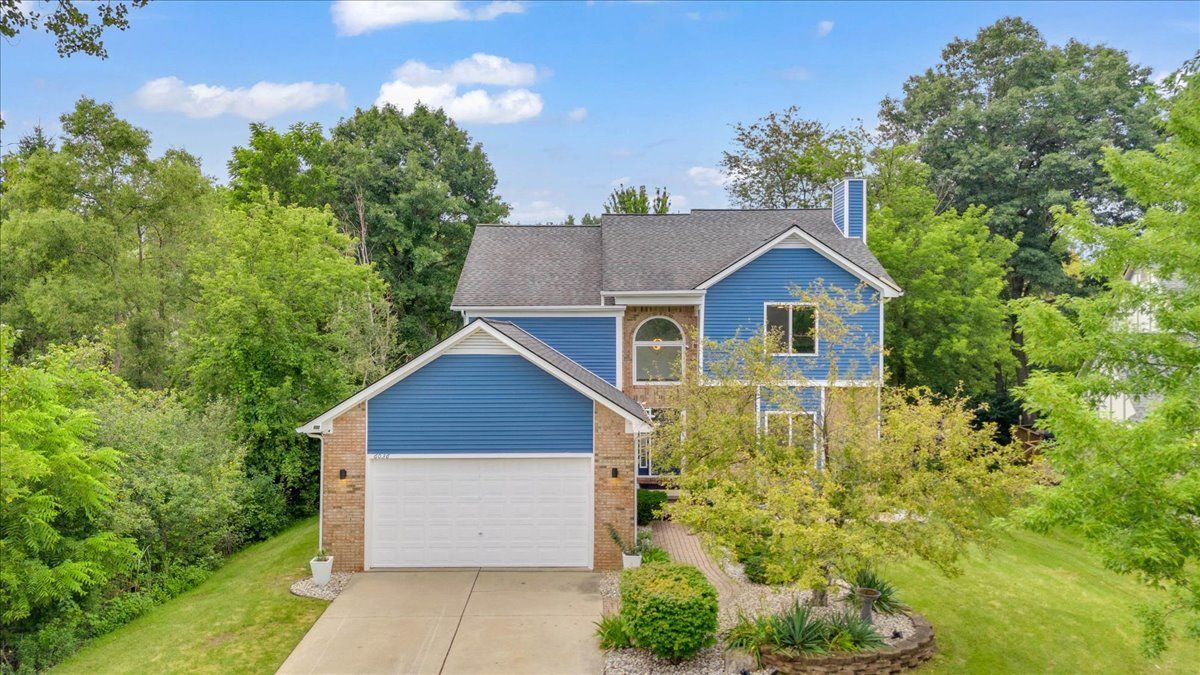 Jennifer Cres, West Bloomfield, MI 48324
