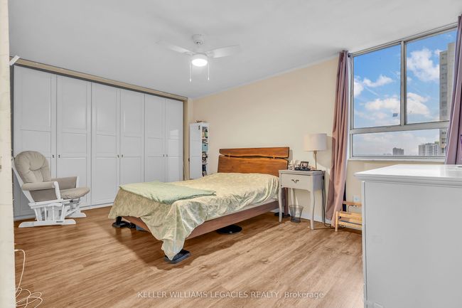 2001 - 1 Massey Sq, Condo with 2 bedrooms, 1 bathrooms and null parking in East York ON | Image 13