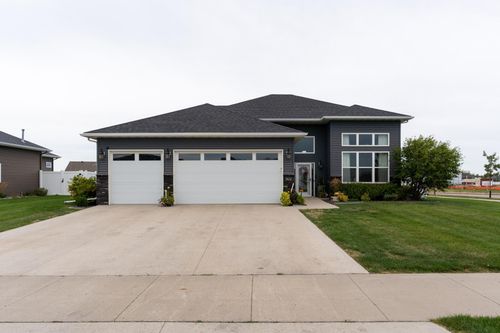 902 50th Ave W, West Fargo, ND, 58078-7216 | Card Image