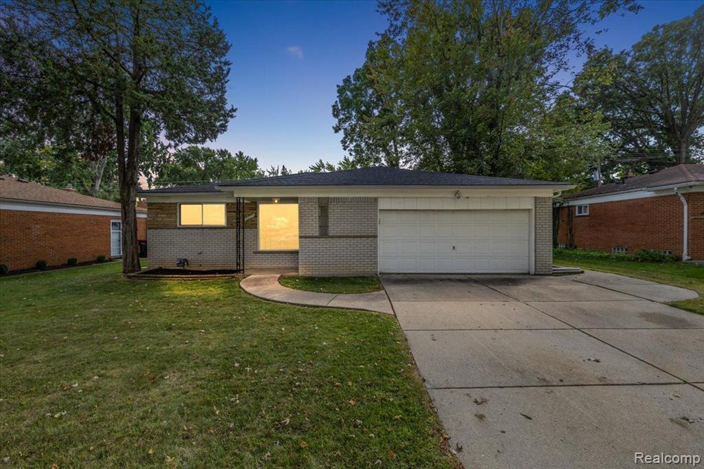 Fontana Dr, Southfield, MI 48076