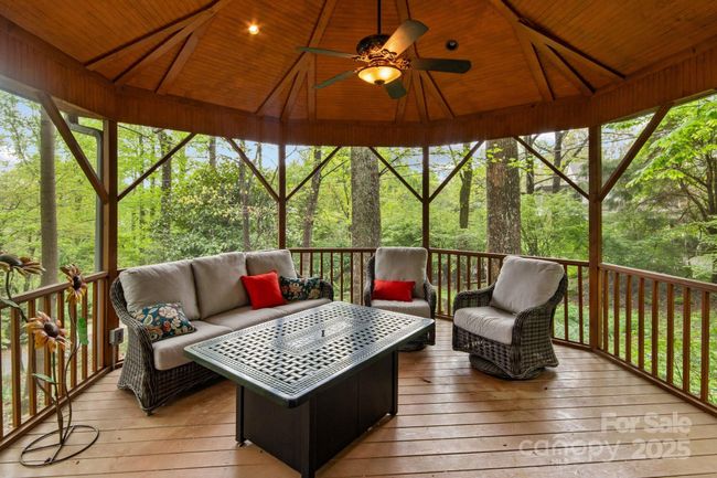 188 Echo Dr, House other with 3 bedrooms, 3 bathrooms and null parking in Laurel Park NC | Image 33