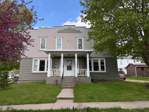 210 Park Ave, Strawberry Point, IA, 52076-9624 | Card Image