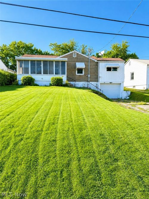 129 S Surry Rd, East Liverpool, OH, 43920-1041 | Card Image