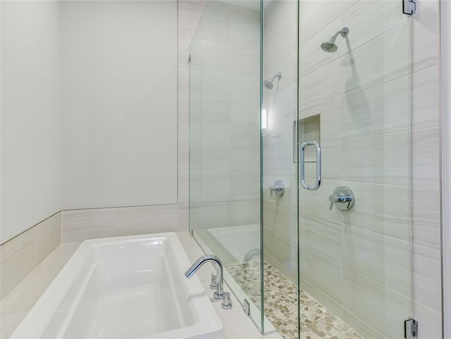 Huge dual head shower, soaking tub, and lots of deck space for your bath tub products. | Image 10