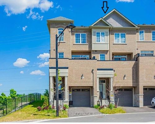 167 Harding Park St, Newmarket, ON, L3Y0E3 | Card Image