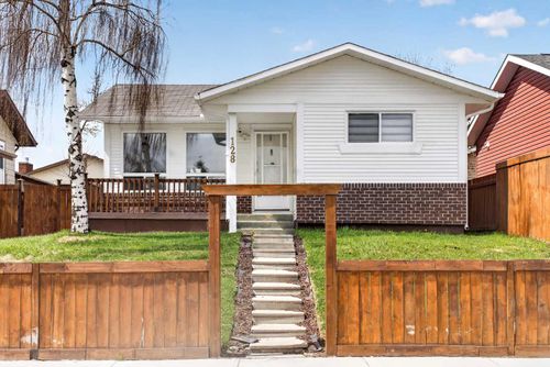 128 Castledale Cres Ne, Calgary, AB, T3J1X4 | Card Image