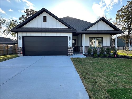 3701 Iverson Dr, Bryan, TX, 77803-0761 | Card Image