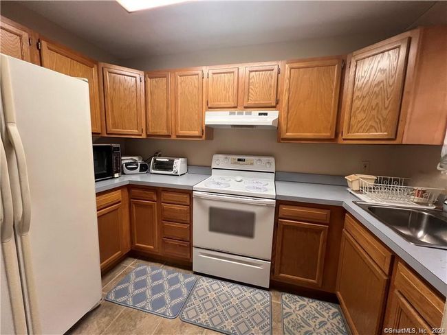 UNIT-2 - 33 Ridge Rd, Condo with 3 bedrooms, 2 bathrooms and null parking in Naugatuck CT | Image 4