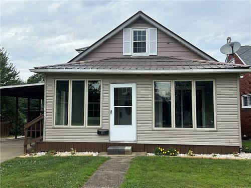 1075 Martin Ave, New Kensington, PA, 15068-5017 | Card Image