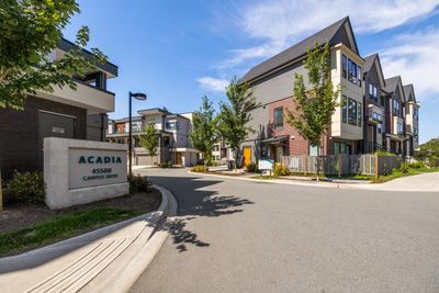 39 - 45500 Campus Dr, Townhouse with 4 bedrooms, 3 bathrooms and 2 parking in Chilliwack BC | Image 1