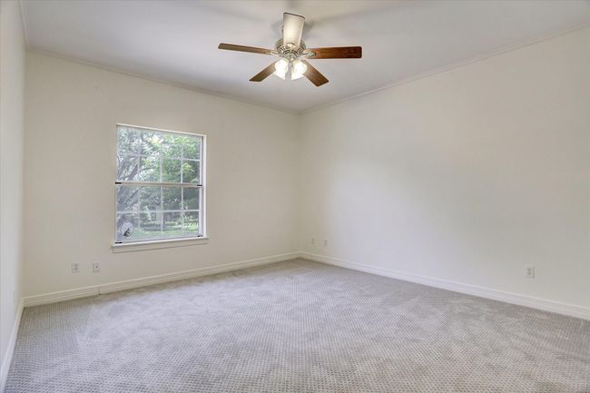 5411 Pine St, House other with 5 bedrooms, 5 bathrooms and 3 parking in Bellaire TX | Image 36