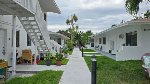 apt-4-4537 Poinciana St, Lauderdale By The Sea, FL, 33308-3561 | Card Image