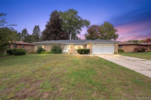 47683 Westlake Dr, Shelby Twp, MI, 48315-4566 | Card Image
