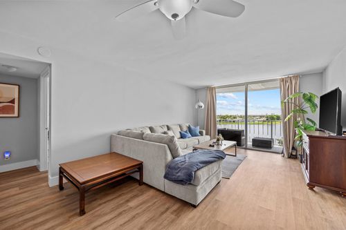 apt-5b-470 Executive Center Dr, West Palm Beach, FL, 33401-2900 | Card Image