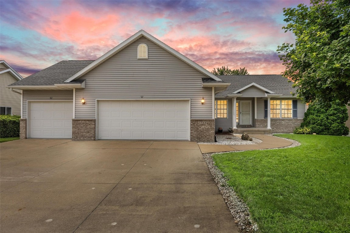 North Dr, Ely, IA 52227